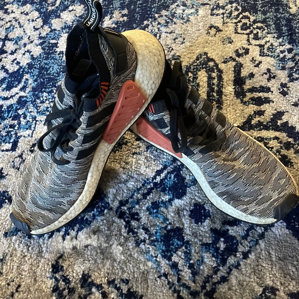 Adidas NMD R2 - Picture 2 of 4